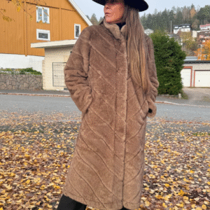 Sonja fuskepels lang kåpe